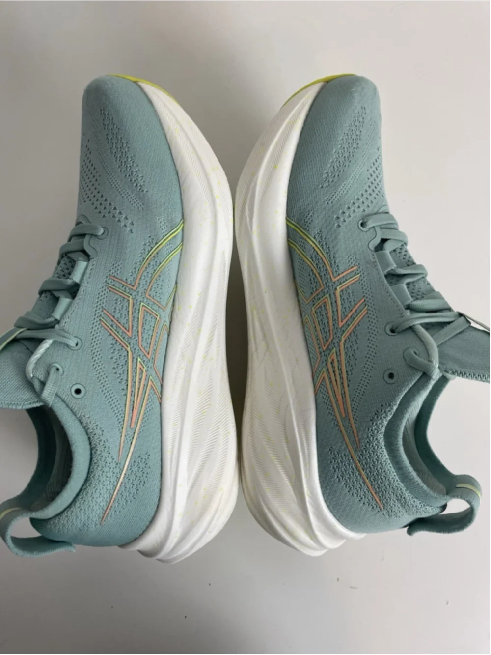 Asics Gel-Nimbus 26 Womens Size 10.5 Light Celadon Running Shoes Sneakers